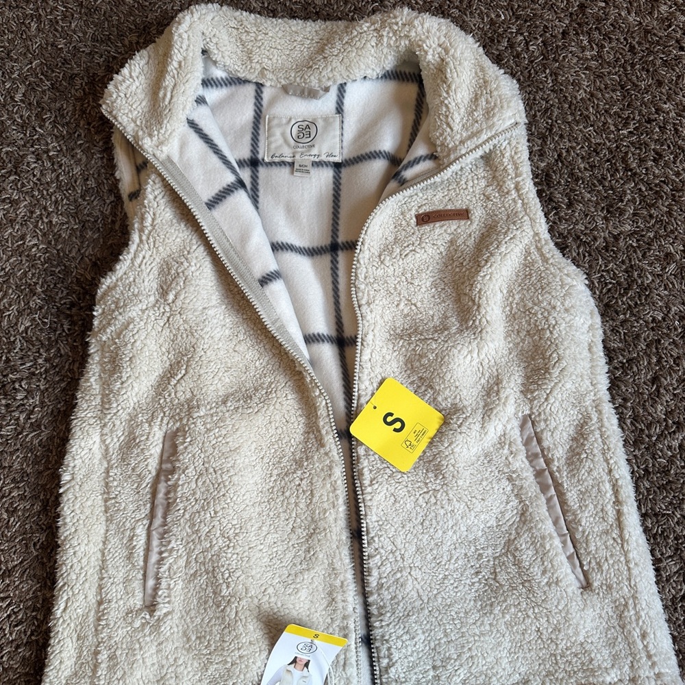 NWT women’s Sherpa vest